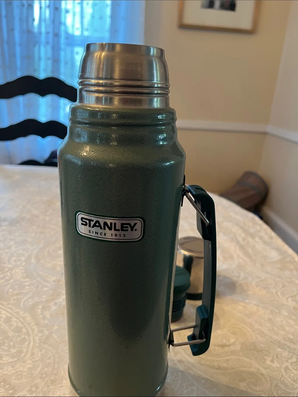Stanley Green Thermos 1 liter Vacuum Flask with Stainless Accents Small dent top - Picture 3 of 7